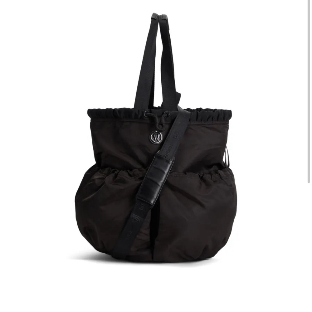 Lululemon Flow and Go Tote